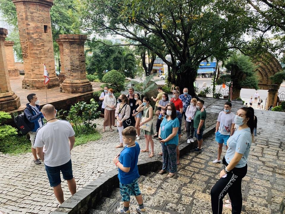 Khách Nga có “hộ chiếu vaccine” tham quan Tháp Bà Ponagar - Nha Trang